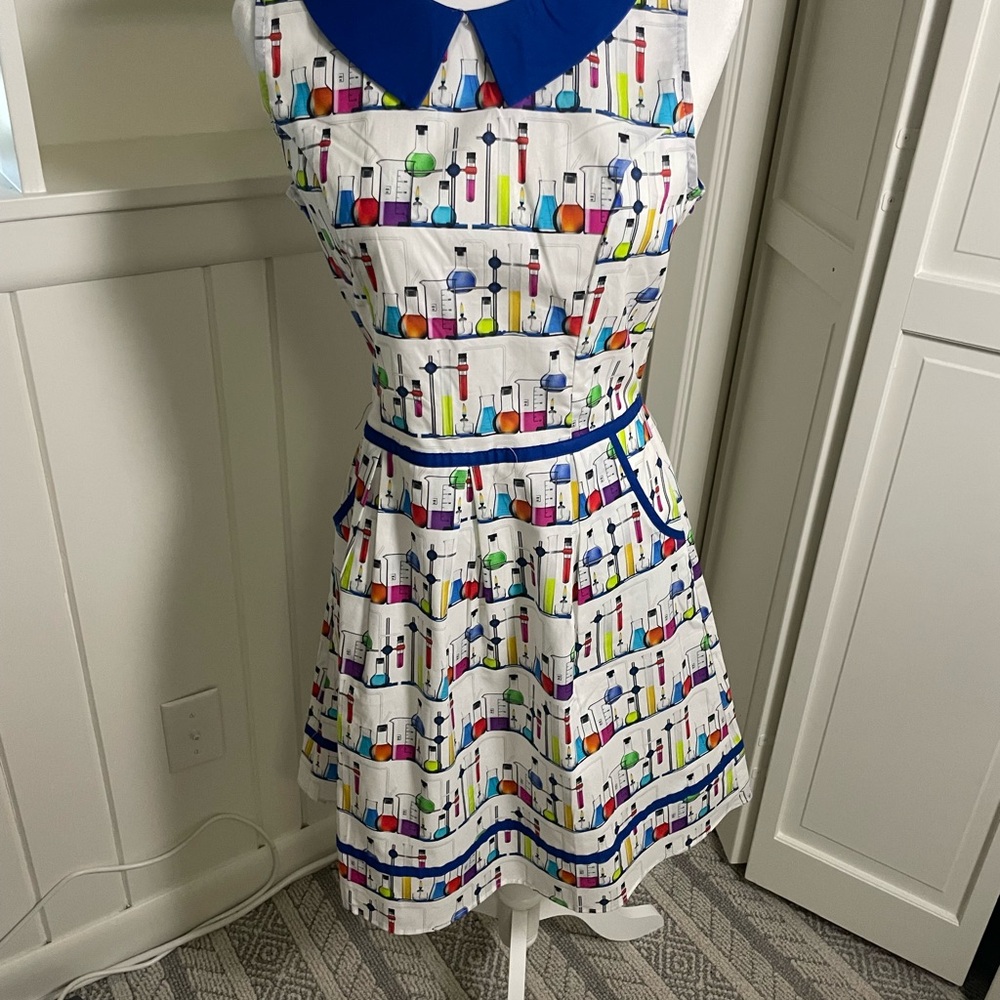 Retrolicious Peter Pan collar dress. Chemistry set print🧪 NWOT